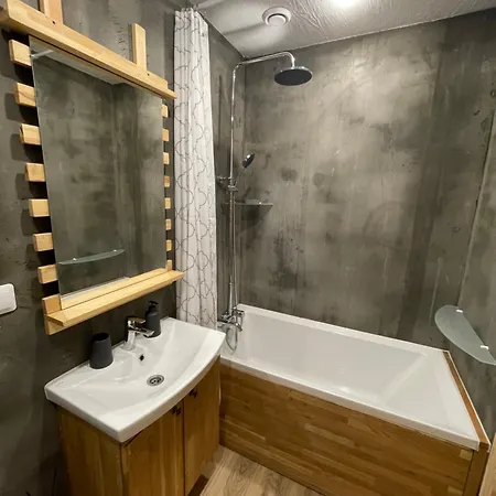 Nafta Aparts 4* Skhidnytsia